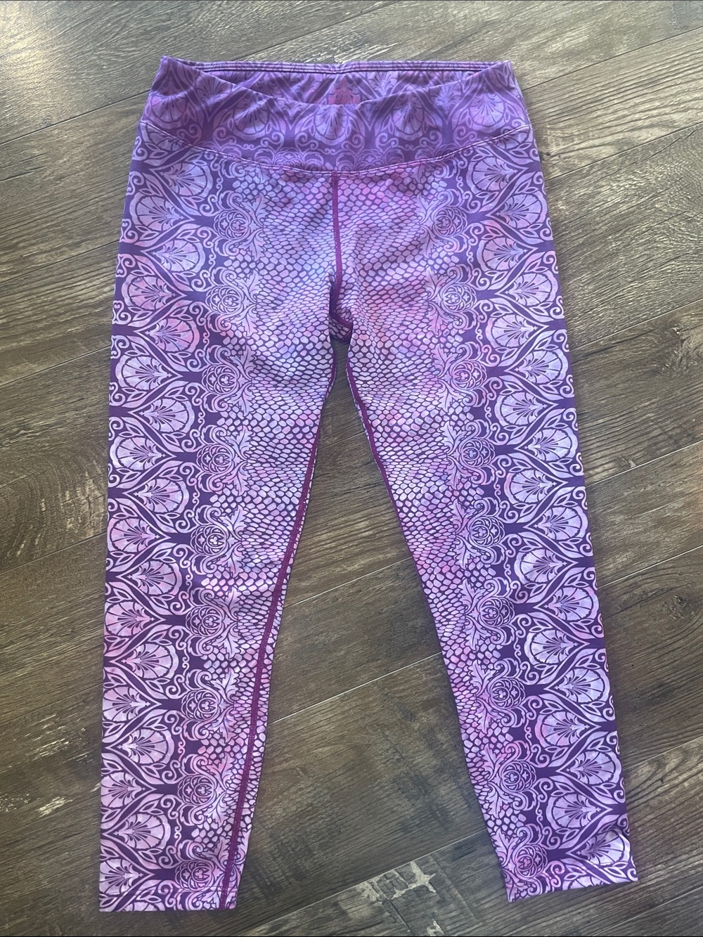 Prana‎ Women’s Purple Capri Leggings with print Size Medium